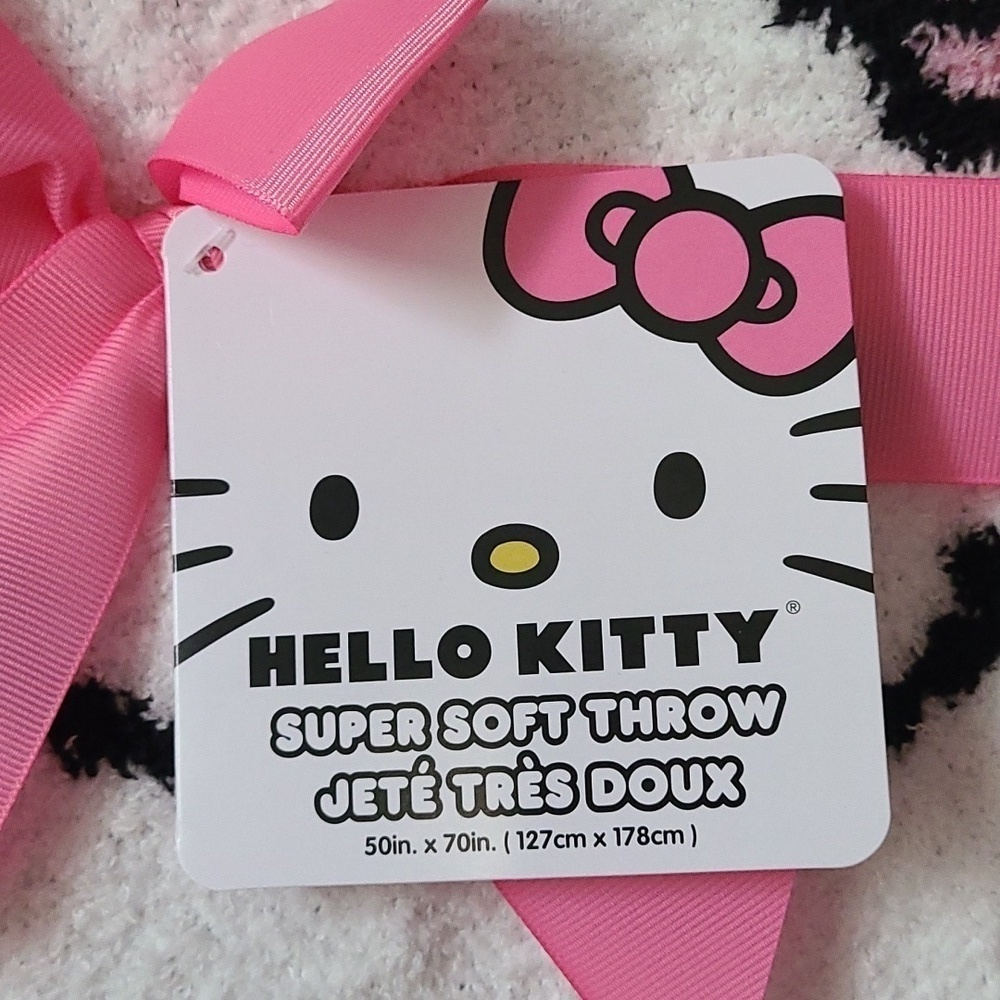 NWT Hello Kitty Throw - Picture 2 of 3